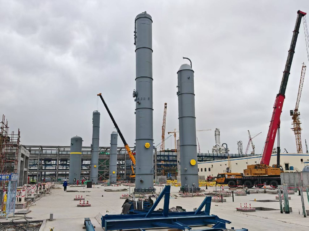 塔里木二期乙烯项目绿色空分项目首批核心设备安装告捷